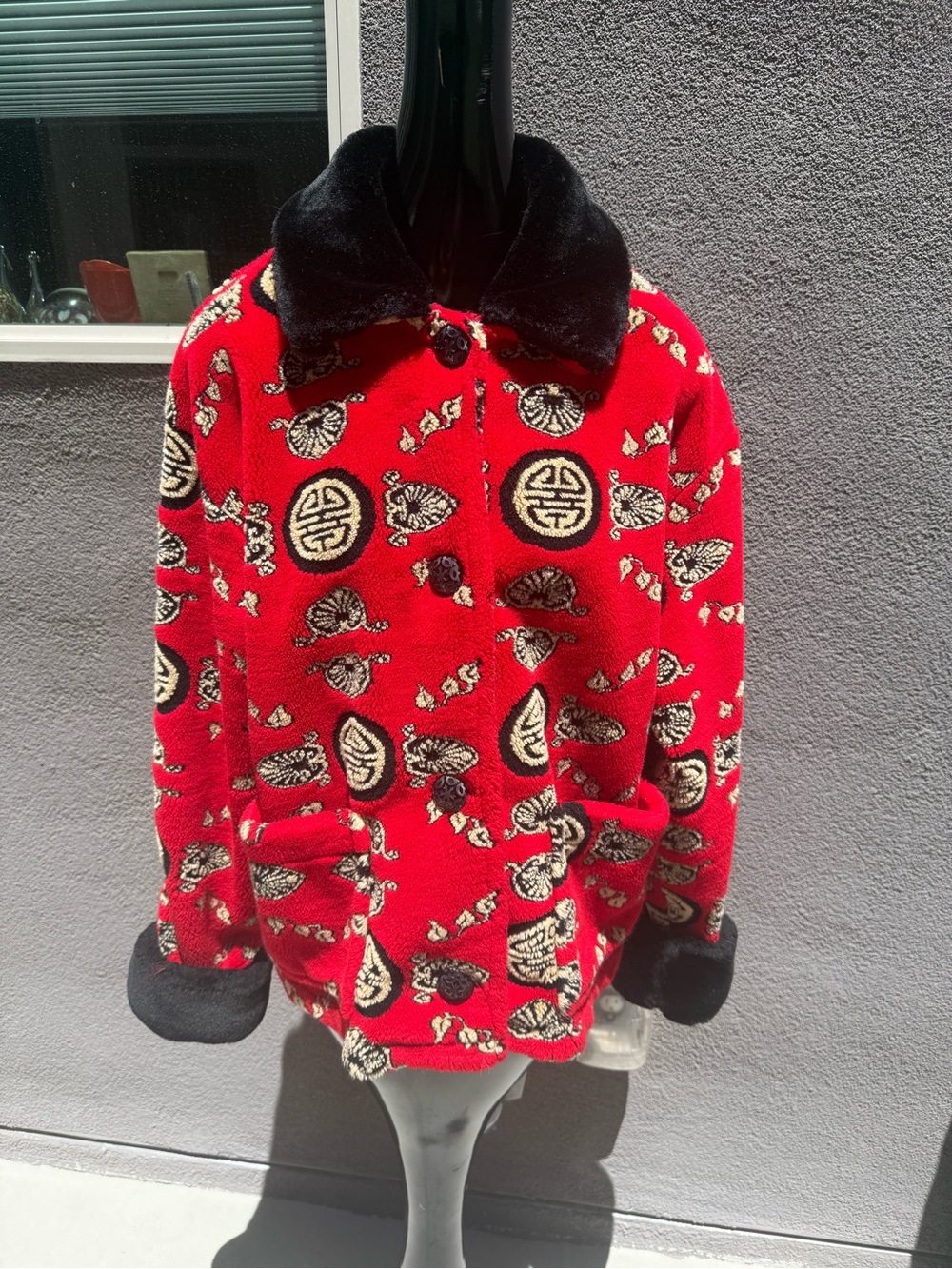 VTGE TIACE Made in Canada Red Graphic Fleece Jacket Faux Fur Collar & Cuffs SZ M